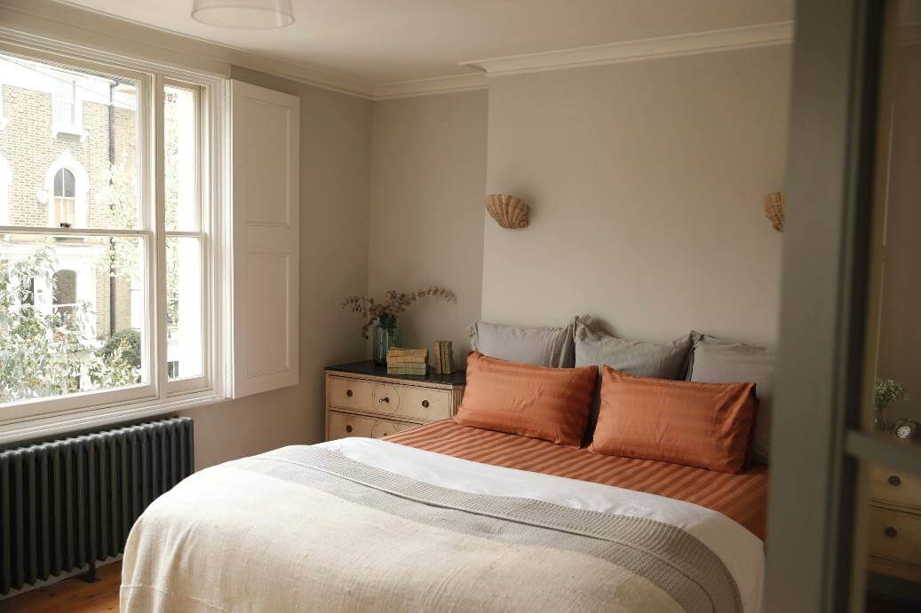 Self cleansing bedsheets and pillow case