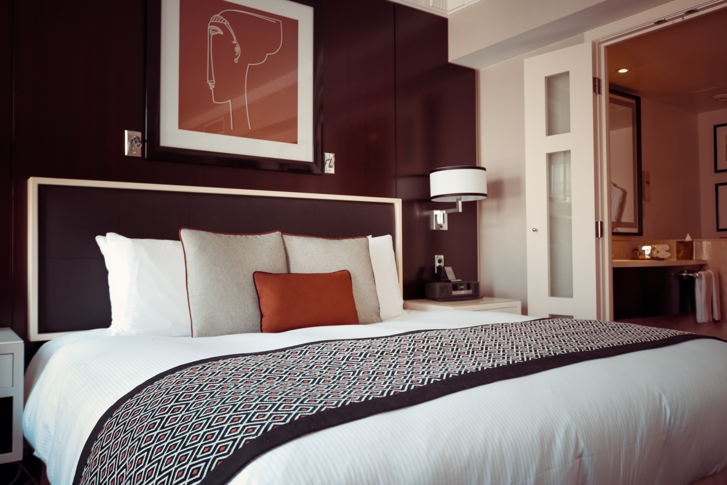 5 Types of Natural Materials Infused in Cotton Bedding Fabrics